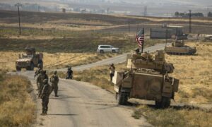 قوات عسكرية أمريكية تنتشر في مكان مجهول من شمال شرقي سوريا (سينتكوم/ إكس)