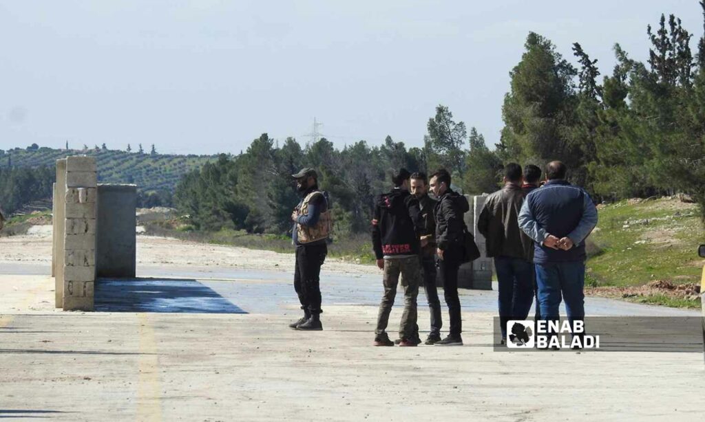 معبر "أبو الزندين" الواصل مع مناطق سيطرة "الجيش الوطني" والنظام السوري بريف حلب الشرقي- 18 من آذار 2019 (عنب بلدي)