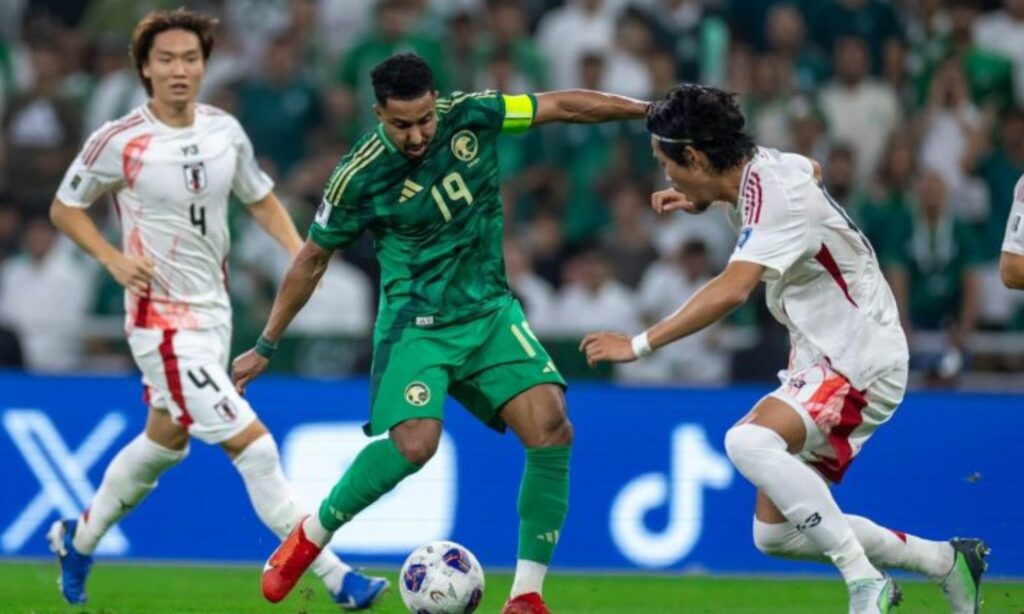 قائد المنتخب السعودي سالم الدوسري أمام اليابان - 10 تشرين الأول 2024 (حساب المنتخب السعودي/X)