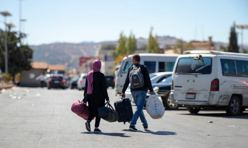 نازحون من لبنان إلى سوريا إثر قصف إسرائيلي متواصل على لبنان - 29 أيلول 2024 (اللجنة الدولية للصليب الأحمر في سورية/ فيس بوك)