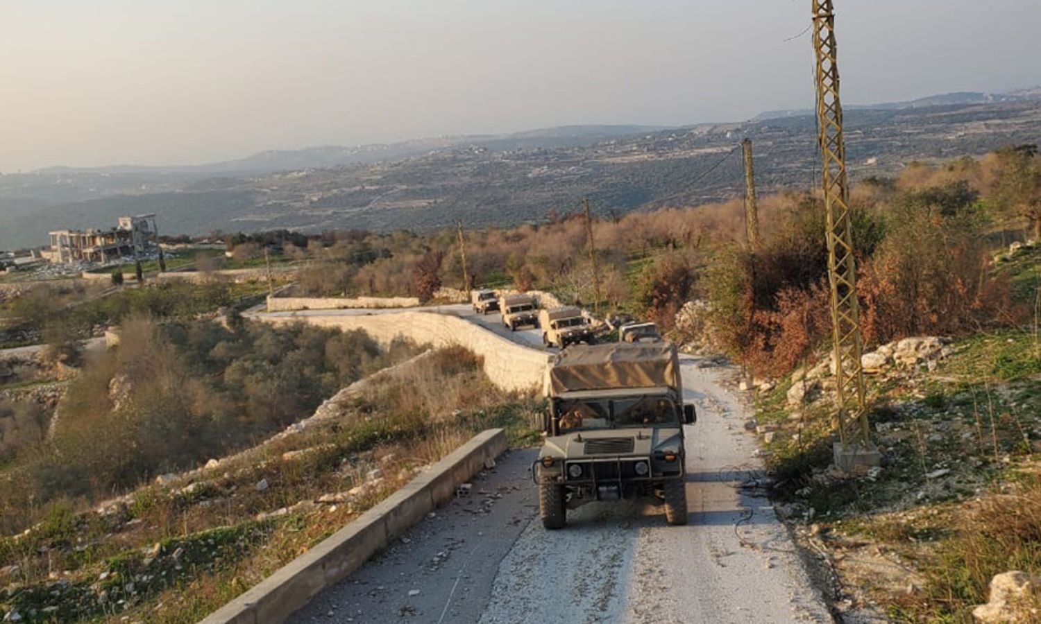 انتشار وحدات عسكرية للجيش اللبناني في بلدات حدودية جنوبي لبنان انسحب منها الجيش الإسرائيلي بالتنسيق مع اللجنة الخماسية للإشراف على اتفاق وقف إطلاق النار- 28 من كانون الثاني 2025 (الجيش اللبناني/ إكس)