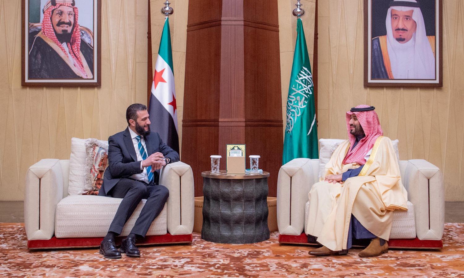 ولي العهد السعودي محمد بن سلمان خلال استقبال الرئيس السوري للمرحلة الانتقالية أحمد الشرع في العاصمة السعودية - 2 شباط 2025 (الإخبارية السعودية)