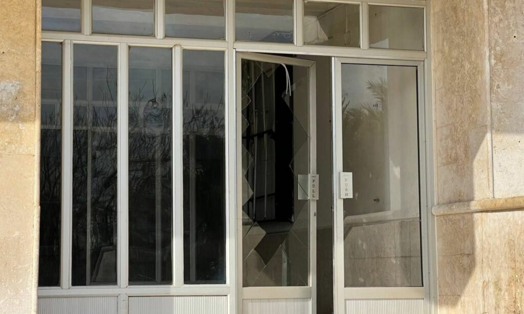 مستشفى بانياس الوطين في ريف طرطوس واحد من ستة مستشفيات تعرضت لاستهداف من قبل فلول نظام الأسد المخلوع- 7 من آذار 2025 (سانا)
