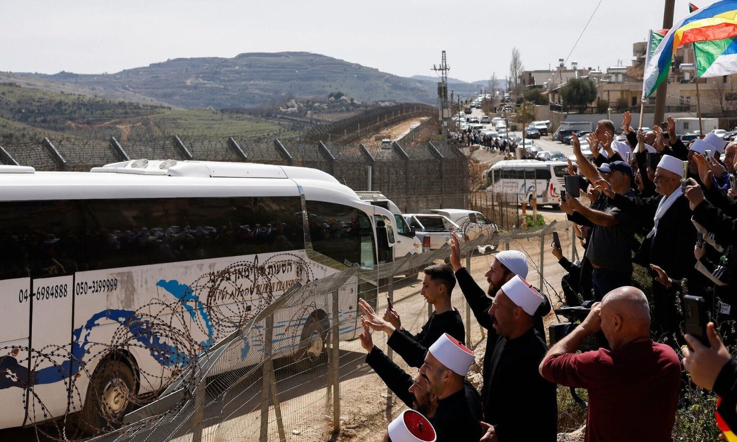 حافلات تقل وفدًا دينيًا درزيًا خلال زيارته إلى إسرائيل - 14 آذار 2025 (Jalaa MAREY/ AFP)