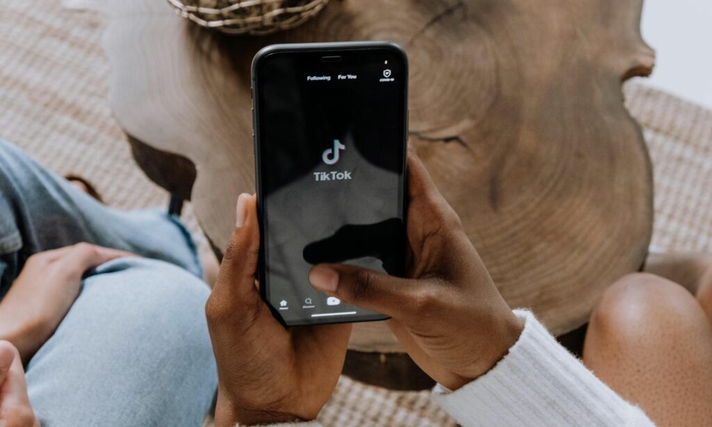 تعبيرية لتطبيق "تيك توك"(Pexels)