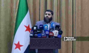 محافظ ريف دمشق خلال مؤتمر صحفي- 30 من نيسان 2025 (عنب بلدي/ أنس خولي)