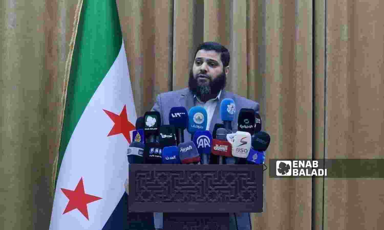 محافظ ريف دمشق خلال مؤتمر صحفي- 30 من نيسان 2025 (عنب بلدي/ أنس خولي)