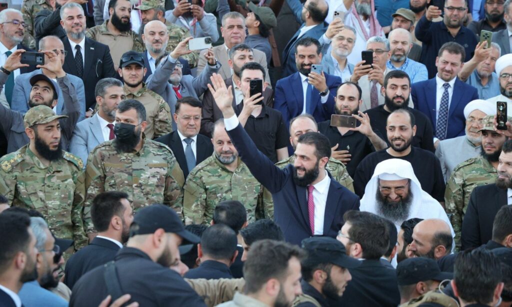 الرئيس السوري في المرحلة الإنتقالية أحمد الشرع خلال زيارته إلى حلب - 27 أيار 2025 (الرئاسة السورية)