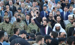 الرئيس السوري في المرحلة الإنتقالية أحمد الشرع خلال زيارته إلى حلب - 27 أيار 2025 (الرئاسة السورية)
