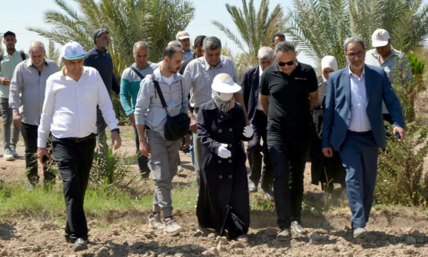 وزير الزراعة أمجد بدر خلال جولة ميدانية في محافظة دير الزور - 28 نيسان 2025 (وزارة الزراعة)