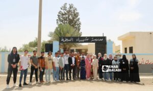 افتتاح مدرسة "شهداء السبخة" بمدينة موحسن بريف دير الزور الشرقي ضمن المبادرات الأهلية - 23 نيسان 2025 (عنب بلدي)
