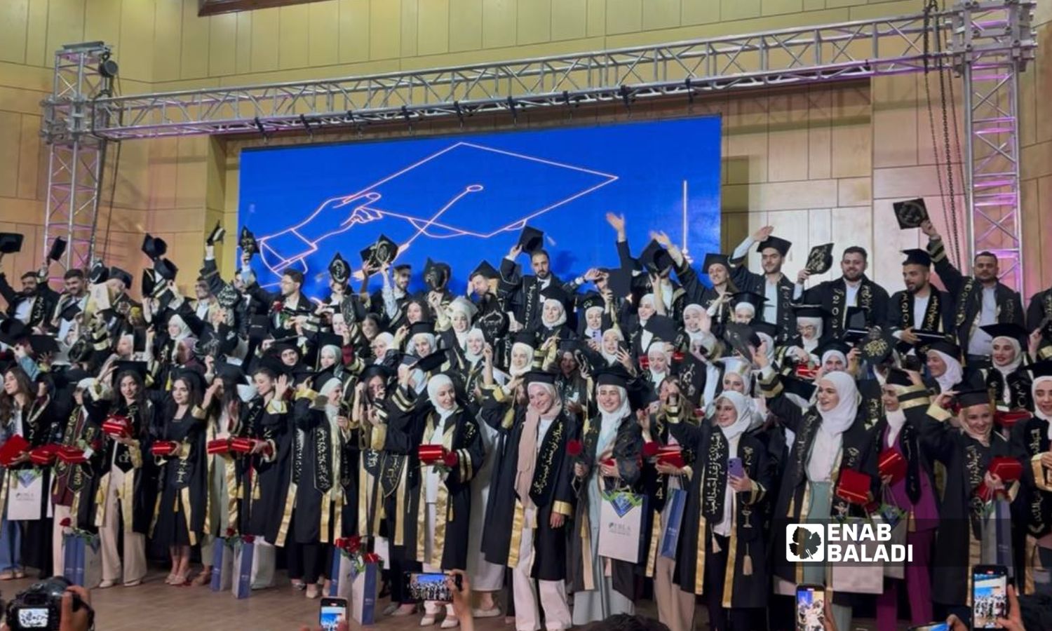 تخريج 120 طالبًا من كلية الصيدلة بجامعة حلب - 7 من آيار 2025 (عنب بلدي/ديان جنباز)