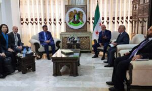 وزير الاقتصاد والصناعة مع وفد مؤسسة التمويل الدولية، في 7 من أيار 2025 ( سانا).
 