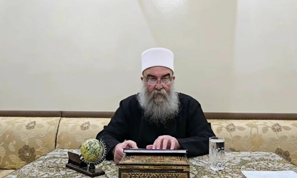 الرئيس الروحي للطائفة الدرزية خلال الإدلاء ببيان مصور حول تطور الأخداث بمدينة جرمانا في ريف دمشق- 28 من نيسان 2025 (الرئاسة الروحية للطائفة الدرزية)