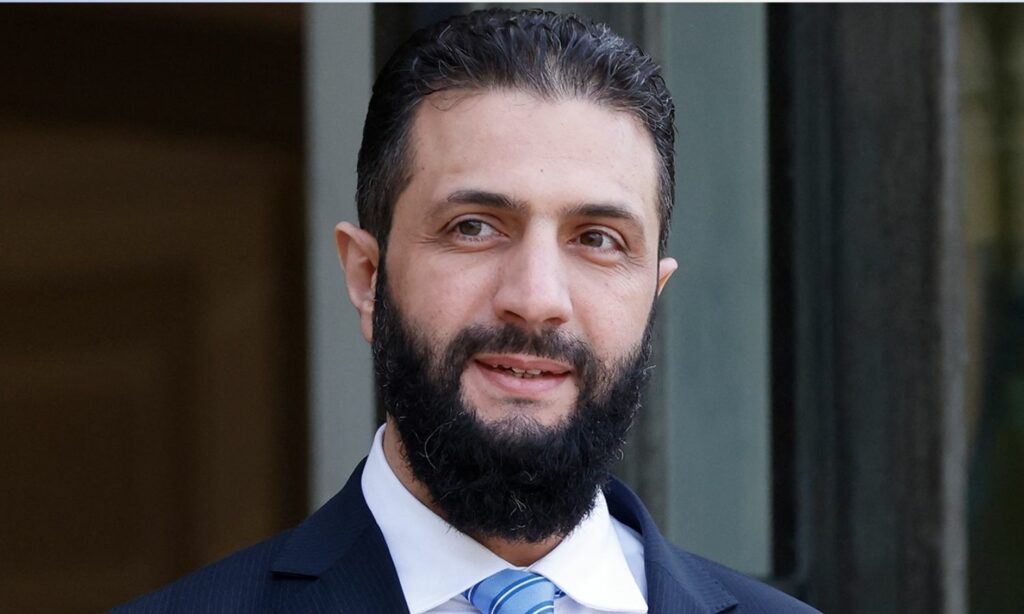 وزارة الإعلام تنفي إحباط محاولة اغتيال الرئيس السوري أحمد الشرع خلال زيارة إلى درعا (فرانس برس)