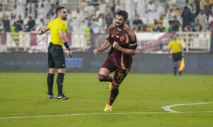 فرحة عمر خريبين بعد تسجيله هدفًا لفريقه الوحدة في الدوري الإماراتي - تشرين الأول 2024 ADNOC) Pro League)
