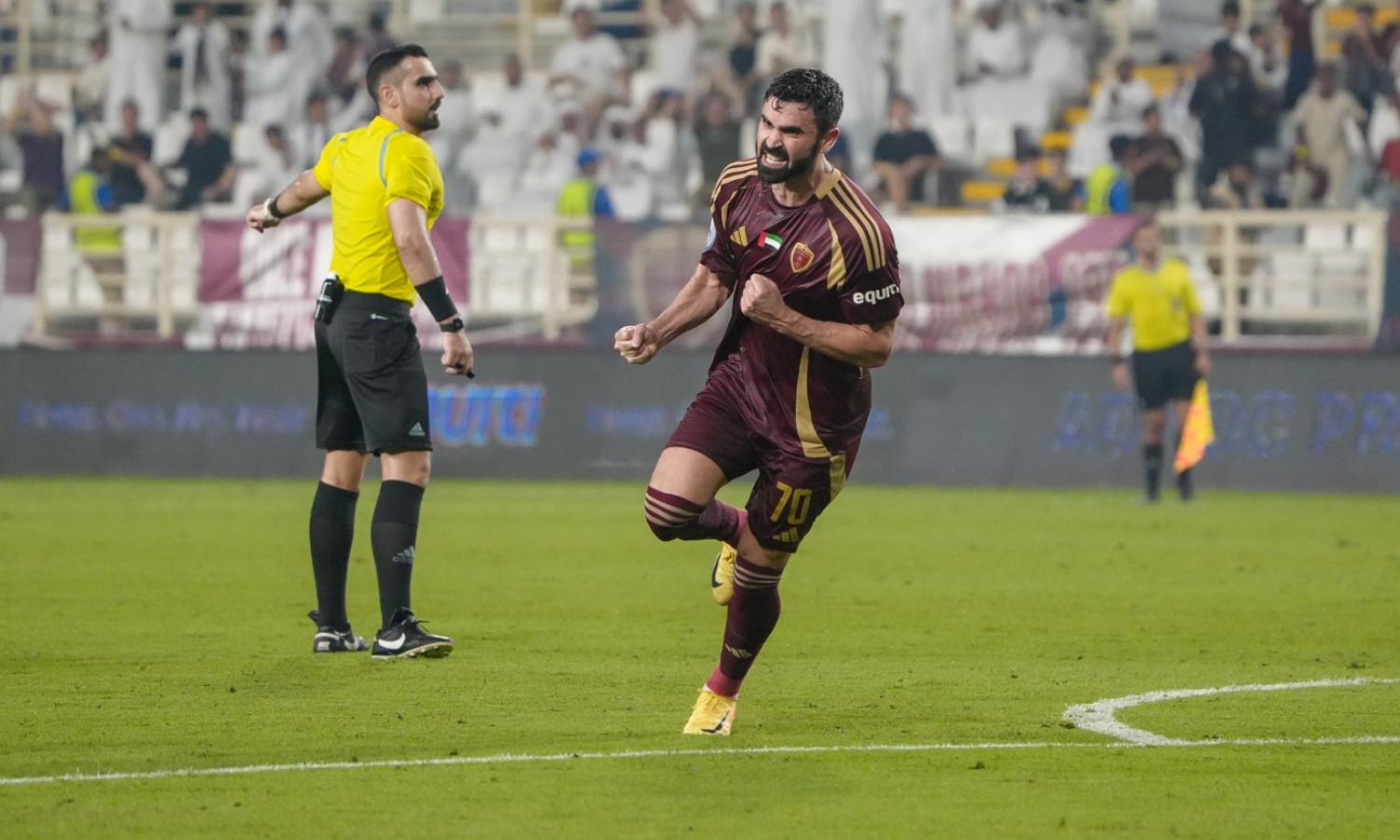 فرحة عمر خريبين بعد تسجيله هدفًا لفريقه الوحدة في الدوري الإماراتي - تشرين الأول 2024 ADNOC) Pro League)