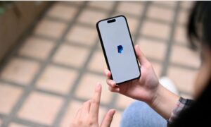 "PayPal" تنفي تفعيل خدماتها في سوريا - 15 أيار 2025 (Canva)