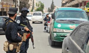 الأمن العام التابع لوزارة الداخلية السورية ينتشر في بلدة أشرفية صحنايا بعد اشتباكات مع فصائل محلية - 1 أيار 2025 (سانا)