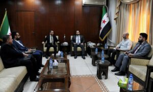 رئيس هيئة التخطيط والتعاون الدولي خلال لقائه مع وزير الأشغال العامة والإسكان مصطفى عبد الرزاق- 29 نيسان 2025 (هيئة التخطيط والتعاون الدولي)