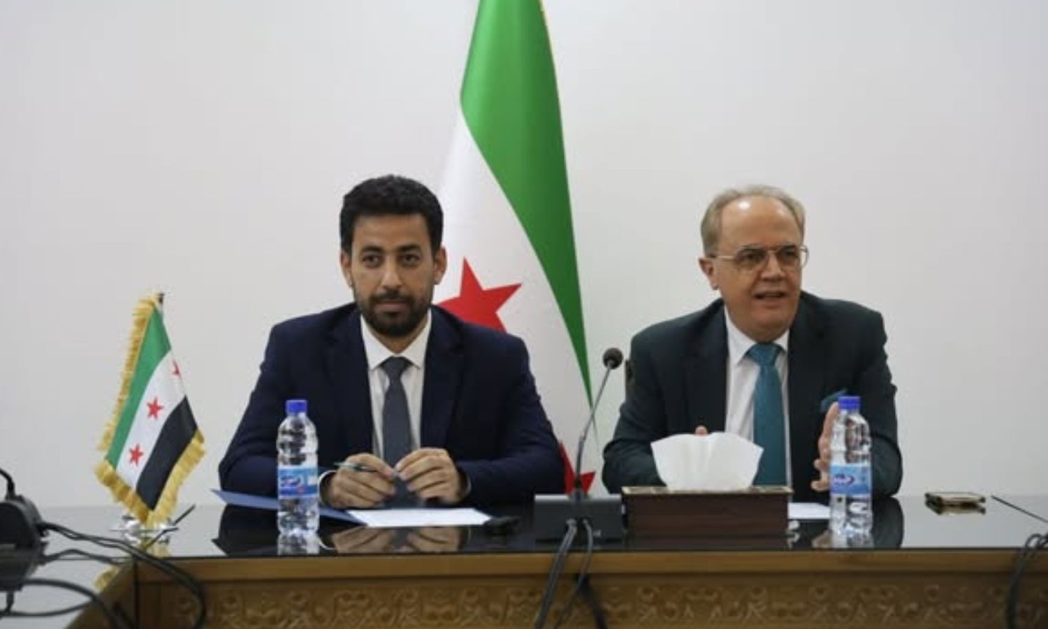 وزيرا التعليم العالي والبحث العلمي مروان الحلبي (يمين)، والصحة مصعب العلي، 12 من أيار 2025. (وزارة الصحة/فيس بوك)