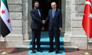 الرئيس التركي، رجب أردوغان، يستقبل نظيره السوري أحمد الشرع في القصر الرئاسي في إسطنبول 24 من أيار 2025( الرئاسة التركية /إكس)