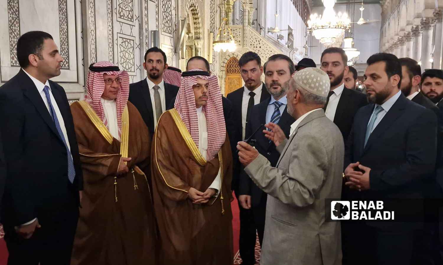 وزير الخارجية السوري أسعد الشيباني يتجول برفقة نظيره السعودي فيصل بن فرحان بالجامع الأموي الكبير في دمشق - 31 من أيار 2025 (عنب بلدي/ أنس الخولي) وزير الخارجية السوري أسعد الشيباني يتجول برفقة نظيره السعودي فيصل بن فرحان بالجامع الأموي الكبير في دمشق - 31 من أيار 2025 (عنب بلدي/ أنس الخولي)