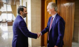 بيدرسون يلتقي الشيباني في دمشق 23 من أيار 2025 (الخارجية السورية/ إكس)