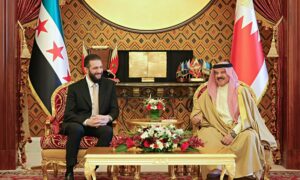 الرئيس السوري للمرحلة الانتقالية أحمد الشرع ونظيره البحريني الملك حمد بن عيسى آل خليفة - 10 أيار 2025 (رئاسة الجمهورية)
