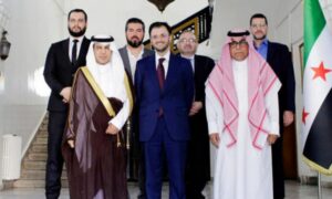 وزير الاتصالات عبد السلام هيكل مع السفير السعودي، في وزارة الاتصالات، في 5 من أيار (سانا/ فيس بوك).