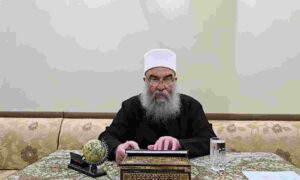 الرئيس الروحي للطائفة الدرزية خلال الإدلاء ببيان مصور حول تطور الأخداث بمدينة جرمانا في ريف دمشق- 28 من نيسان 2025 (الرئاسة الروحية للطائفة الدرزية)
