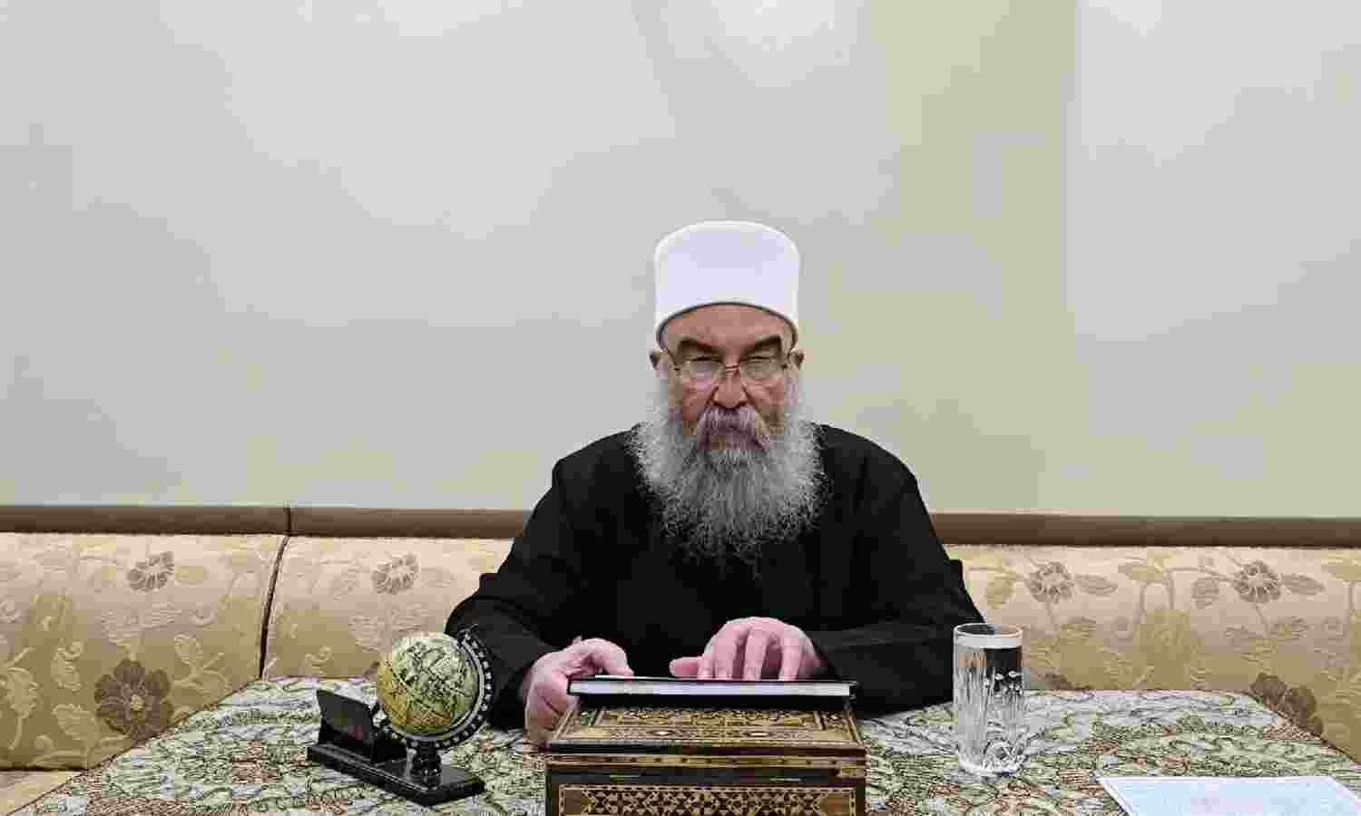 الرئيس الروحي للطائفة الدرزية خلال الإدلاء ببيان مصور حول تطور الأخداث بمدينة جرمانا في ريف دمشق- 28 من نيسان 2025 (الرئاسة الروحية للطائفة الدرزية)