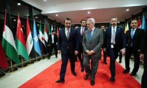 وزير الخارجية السوري أسعد الشيباني بعد وصوله إلى العاصمة العراقية بغداد- 16 أيار 2025 (واع)