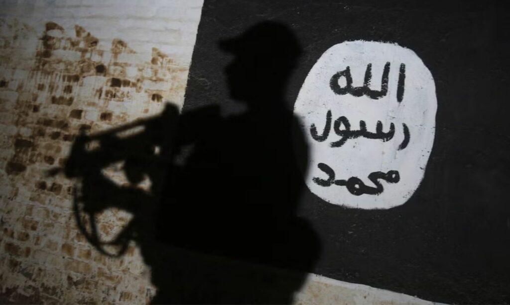 يتواجد أكثر من 400 مقاتل في تنظيم "الدولة الإسلامية" في بريطانيا دون محاكمات (AFP/ getty)
