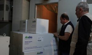تسليم لقاح "السحايا رباعي التكافؤ" المخصص للحجاج السوريين - 24 أيار 2025 (وزارة الصحة/ فيس بوك)