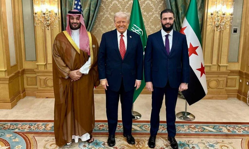 بعد زيارة ترامب للشرق والأوسط ولقاءه بالشرع فإن محور سني بقيادة السعودية يتشكل 14 من أيار 2025 (الخدمة الصحفية للبيت الأبيض/ إكس)