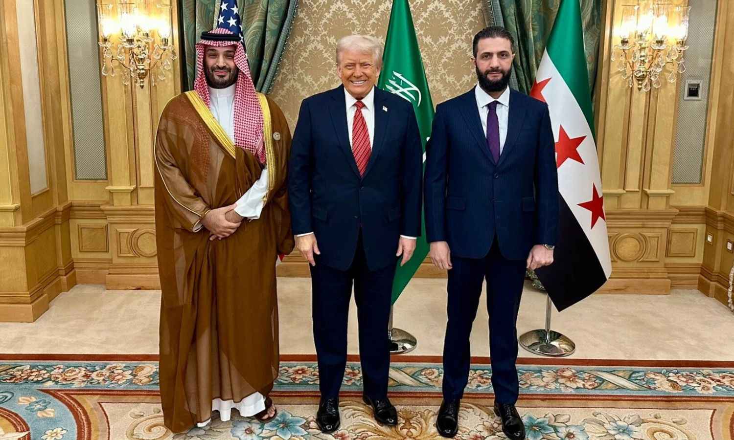 بعد زيارة ترامب للشرق والأوسط ولقاءه بالشرع فإن محور سني بقيادة السعودية يتشكل 14 من أيار 2025 (الخدمة الصحفية للبيت الأبيض/ إكس)