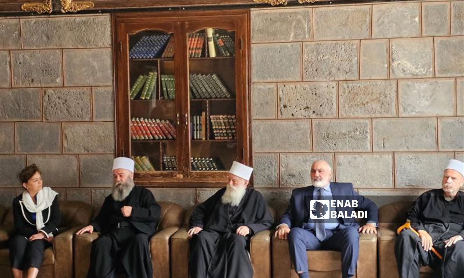 نائبة مبعوث الأمم المتحدة إلى سوريا بلقاء مع مشايخ العقل في سويداء- 12 أيار (ريان الزاقوت- عنب بلدي)