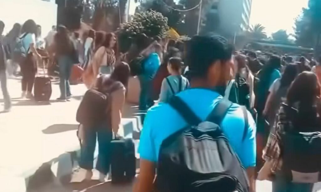 صورة من فيديو يظهر مغادرة طلاب للمدينة الجامعية في دمشق 8 أيار 2025 ( السويداء 24 /فيسبوك)