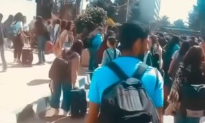 صورة من فيديو يظهر مغادرة طلاب للمدينة الجامعية في دمشق 8 أيار 2025 ( السويداء 24 /فيسبوك)