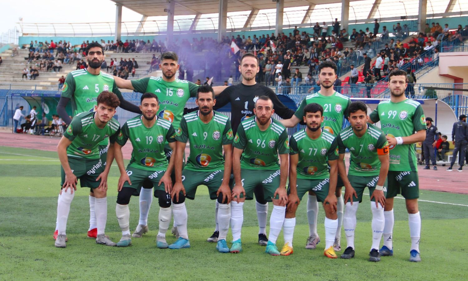 من مباراة نادي خان شيخون وأريحا على ملعب إدلب البلدي في دوري الشمال السوري- 16 أيار 2025 (نادي خان شيخون الرياضي)