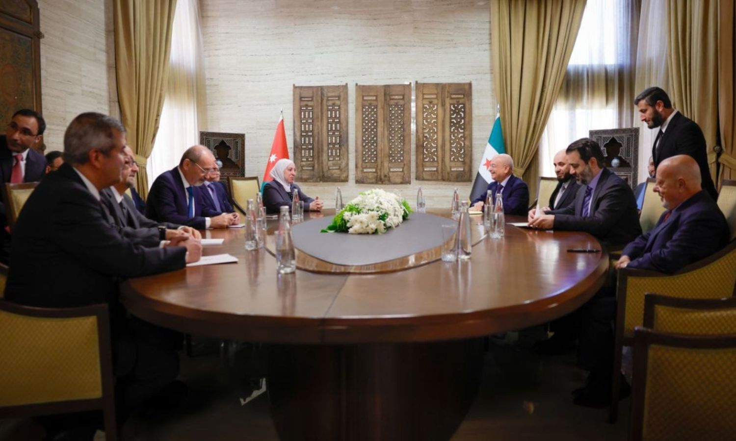 من لقاء وزير الخارجية السوري أسعد الشيباني ونظيره الأردني أيمن الصفدي في دمشق - 20 أيار 2025 (سانا)