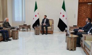 الرئيس السوري في المرحلة المؤقتة أحمد الشرع يلتقي الزعيم الدرزي اللبناني وليد جنبلاط في قصر الشعب بدمشق- 2 من أيار 2025 (رئاسة الجمهورية)
