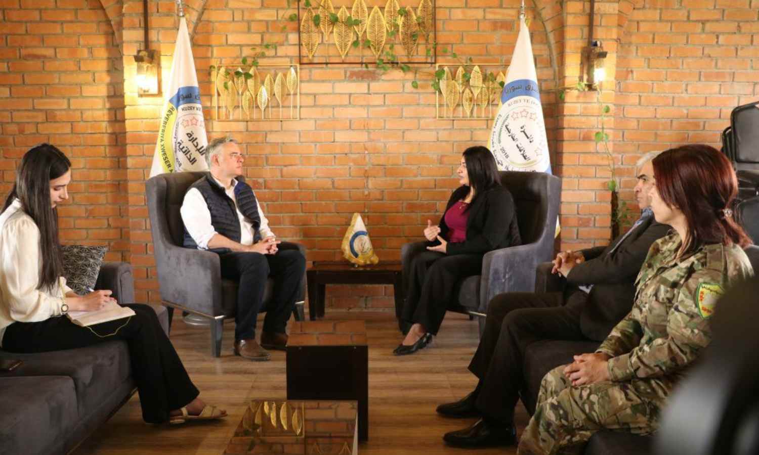 وفد ألماني برئاسة رئيس قسم الشؤون القنصلية والقانونية بالخارجية الألمانية كريستيان كلاين يلتقي مسؤولين بالإدارة الذاتية شمال شرقي سوريا- 2 من أيار 2025 (الإدارة الذاتية)