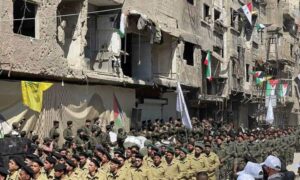 عرض عسكري لفصائل فلسطينية في مخيم اليرموك جنوبي دمشق- 14 من نيسان 2023 (سبوتنيك)