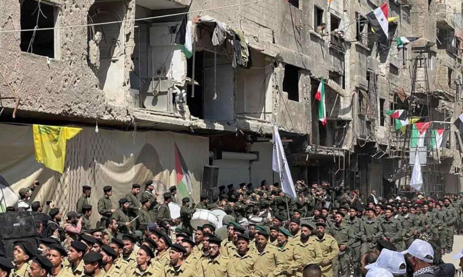 عرض عسكري لفصائل فلسطينية في مخيم اليرموك جنوبي دمشق- 14 من نيسان 2023 (سبوتنيك)