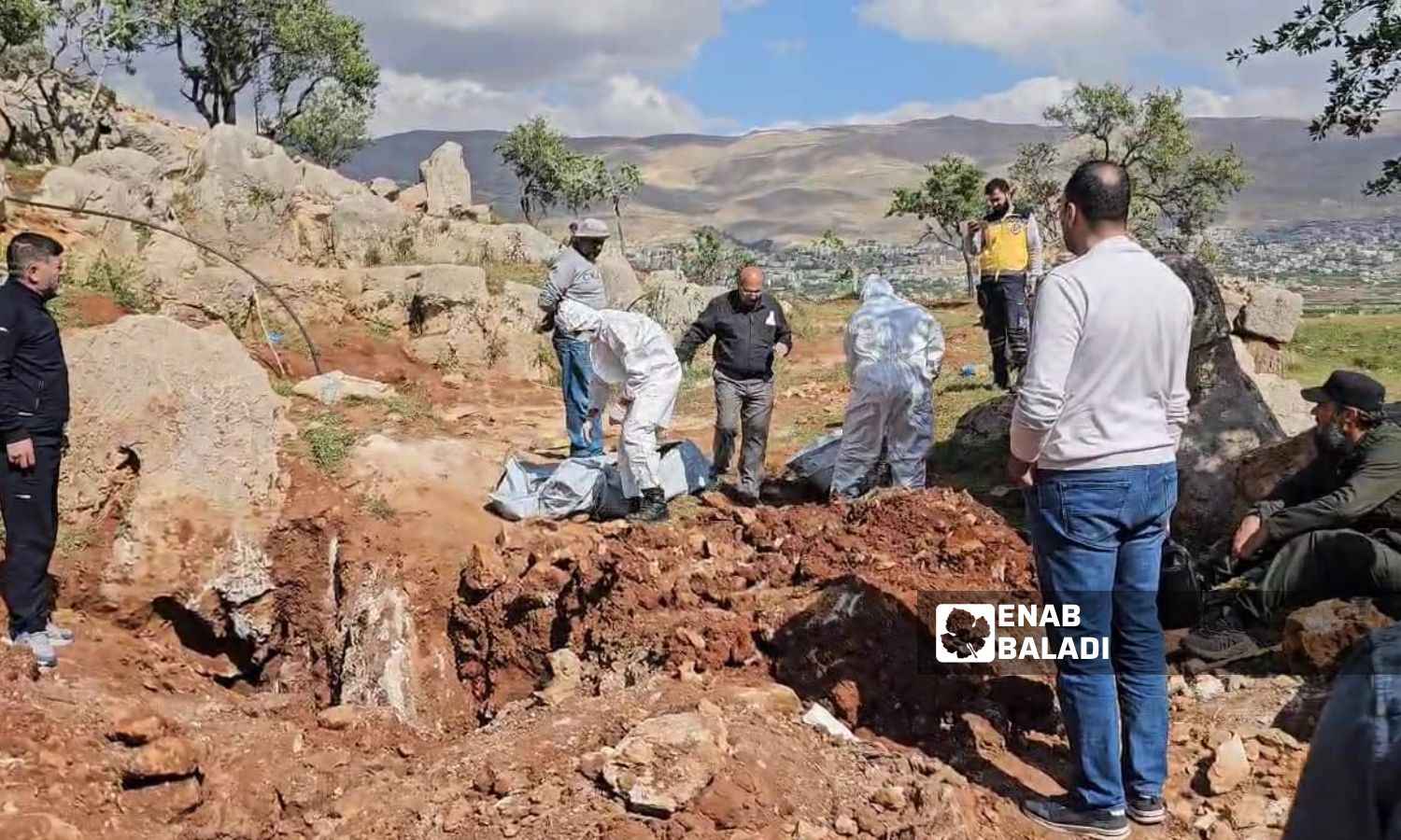 مكان المقبرة الجماعية في الزبداني في أرض صخرية وغير متوقع 2 من أيار 2025 (عنب بلدي/مصعب عواد)