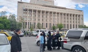 واجهة مبنى مصرف سوريا المركزي في ساحة السبع بحرات وسط دمشق- 15 من نيسان 2025 (عنب بلدي/ جنى العيسى)
