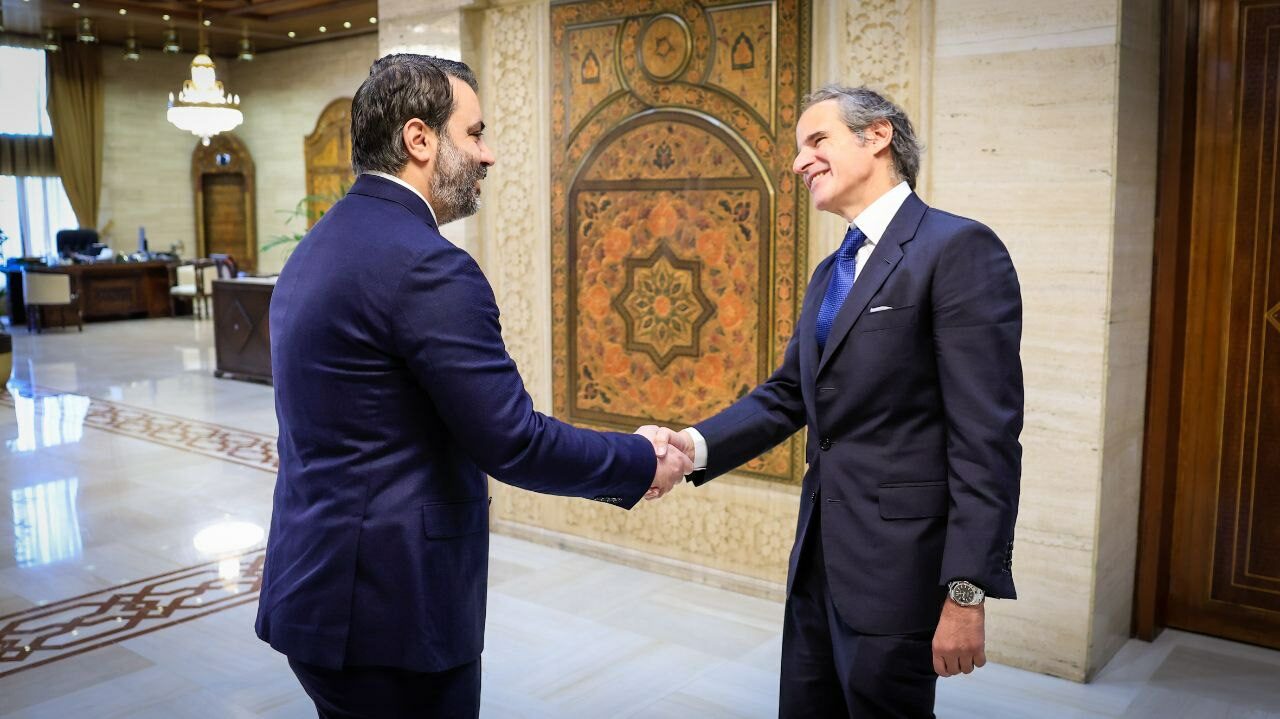 مدير وكالة الطاقة الذرية وقع اتفاقية مع وزير الخارجية السوري أسعد الشيباني، بشأن استخدامات الطاقة الذرية في سوريا 4 من حزيران 2025 ( سانا)