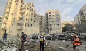 سقوط صاروخ  إيراني في مدينة بئر السبع الإسرائيلية - 24 حزيران 2025 (القناة 13 الإسرائيلية) 